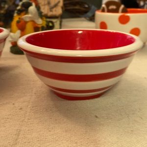 Terramoto Ceramic bowls. Red/white stripe. 4” diameter. Set of 2. Good condition